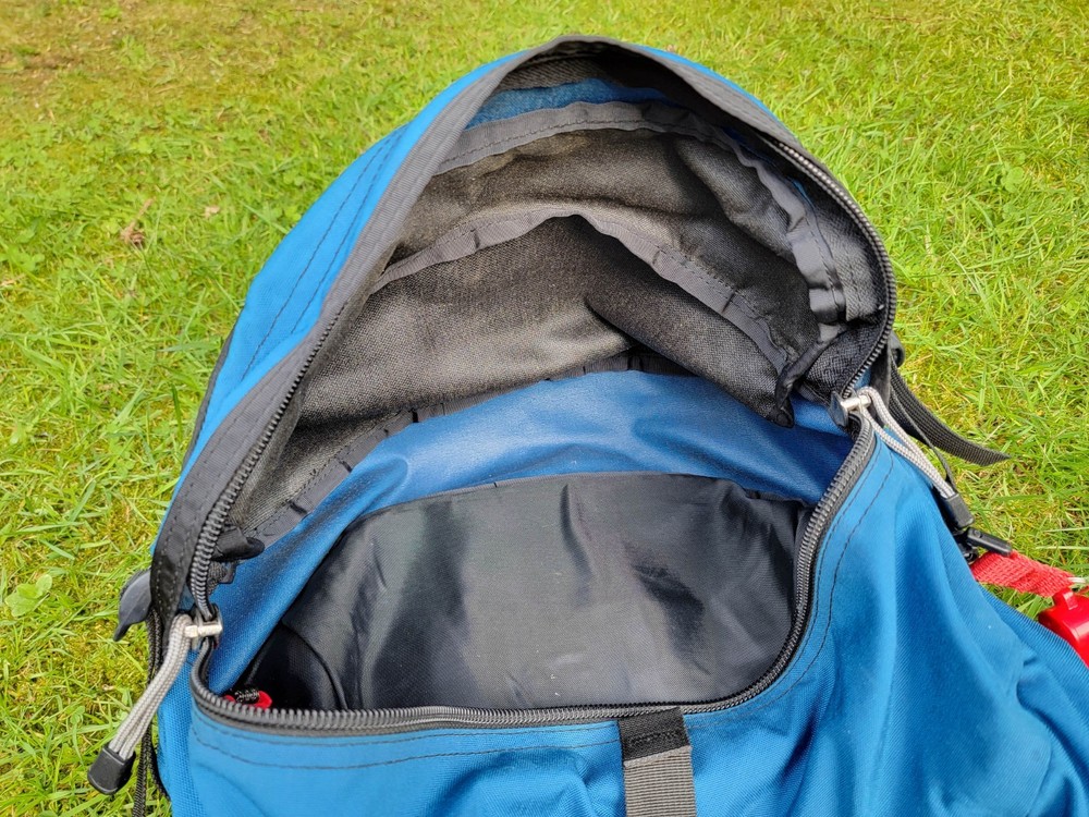OSPREY 1990's Highlander Vector Two W/ 3L Bladder Internal Frame Hiking Backpack