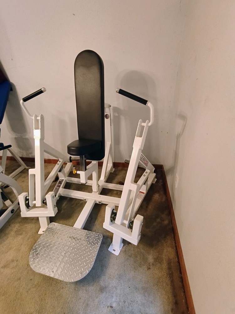 Legend Chest Press