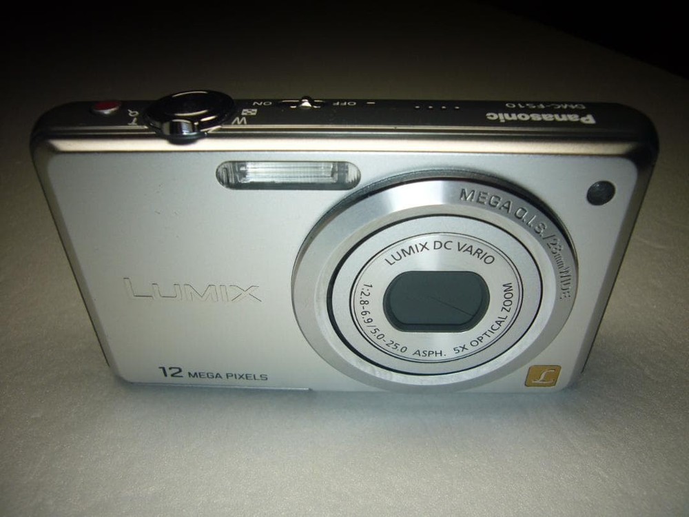 Panasonic LUMIX DMC-FS10 Compact Digital Camera Full Set Excellent Condition