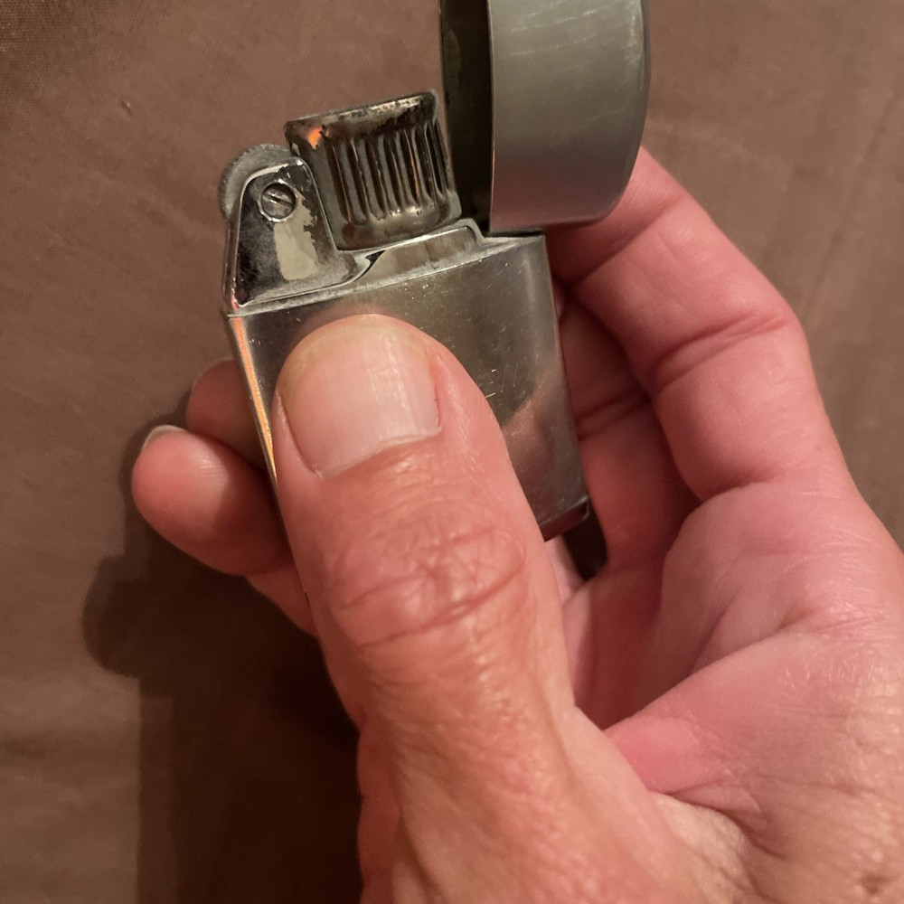 Vintage 1950s Ronson Windlite Chrome Lighter