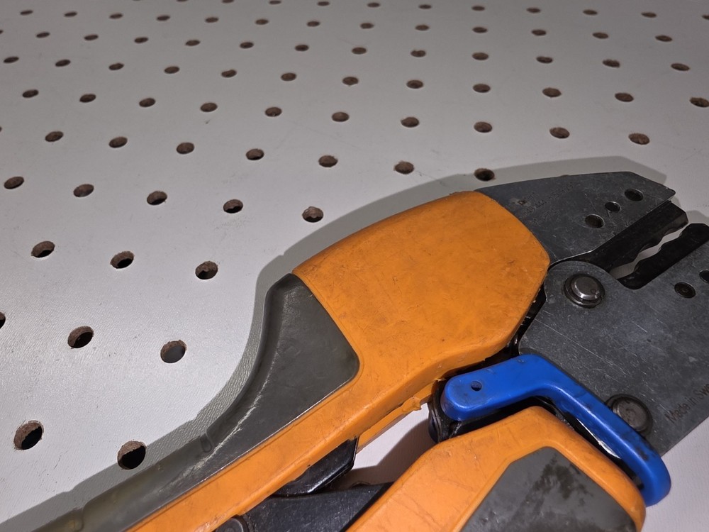 ERG 4255 STAKON Thomas & Betts crimper
