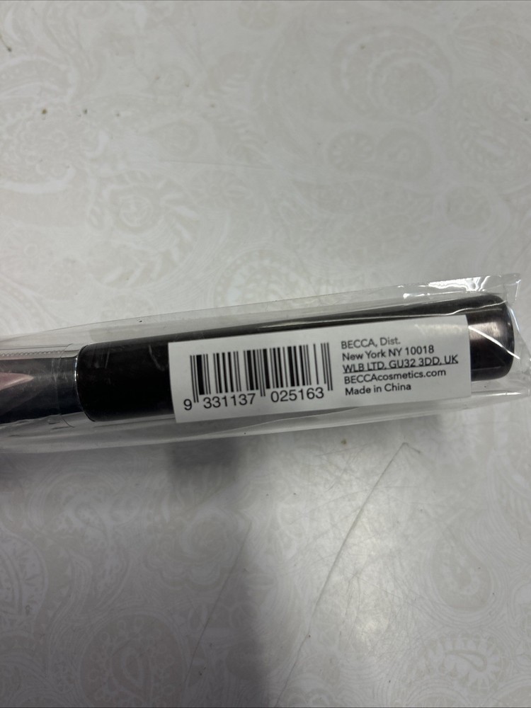 BECCA Face Foundation Makeup Brush • NEW SEALED PACKAGE