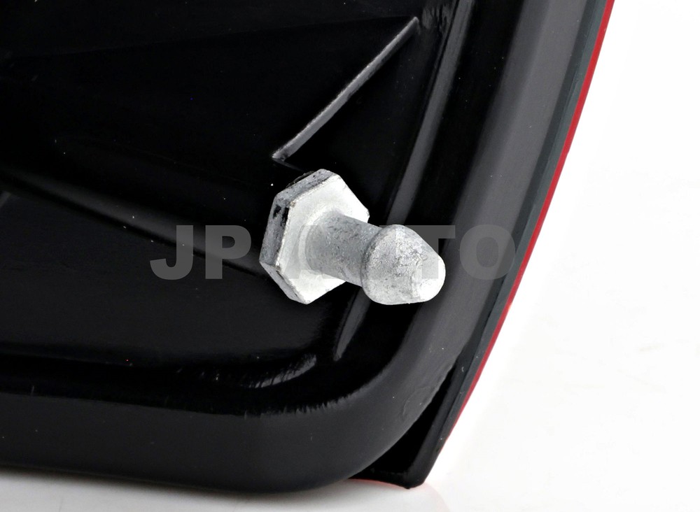 For 2005-2007 Jeep Liberty Tail Light Driver Side