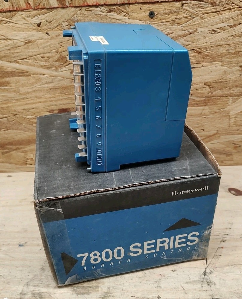 NEW Honeywell RM7895 A 1014 Automatic Programming Control 120VAC BURNER CONTROL