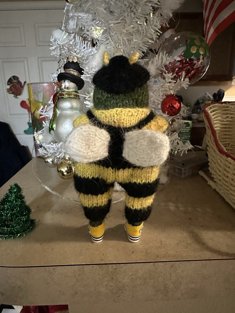 Knitted Frogy.