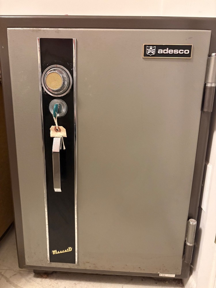 Adesco Floor Safe