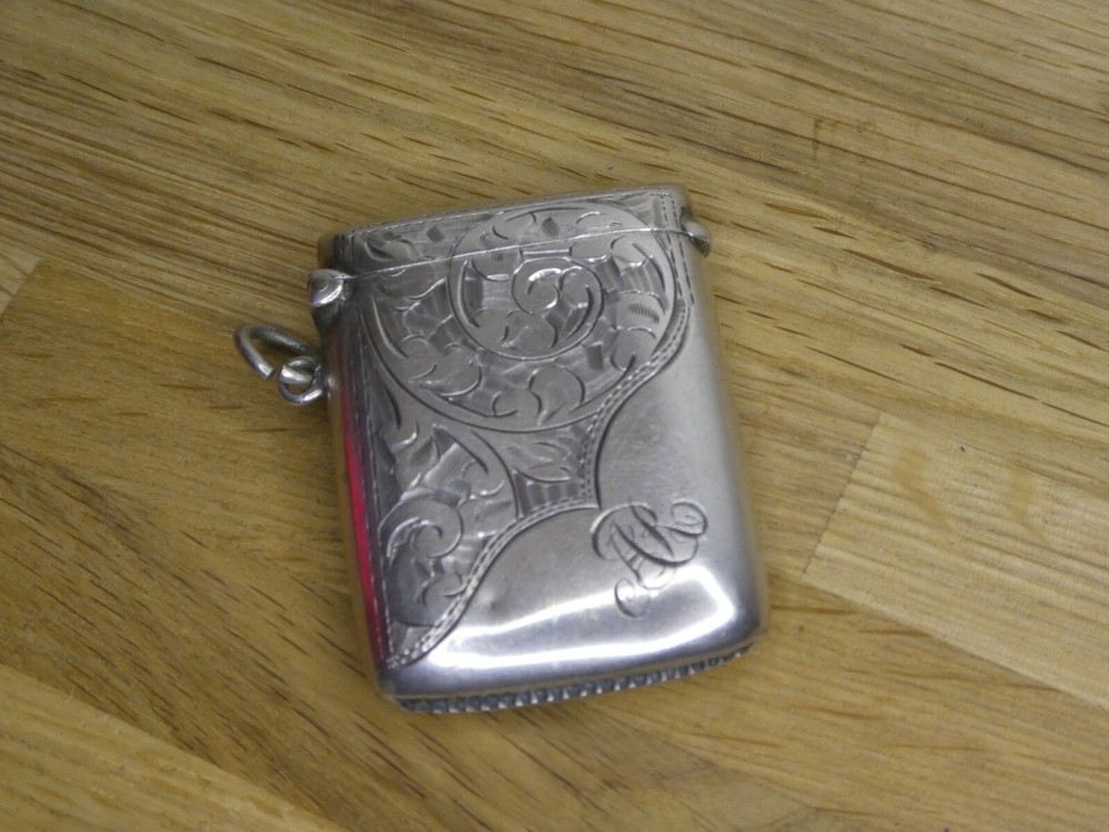 NICE, ENGRAVED ANTIQUE SOLID SILVER VESTA CASE. Birmingham 1912