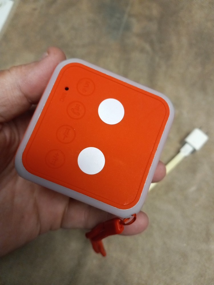 Solaray "Lucky Dice" Bluetooth Wireless Speaker RED With Charging Cord