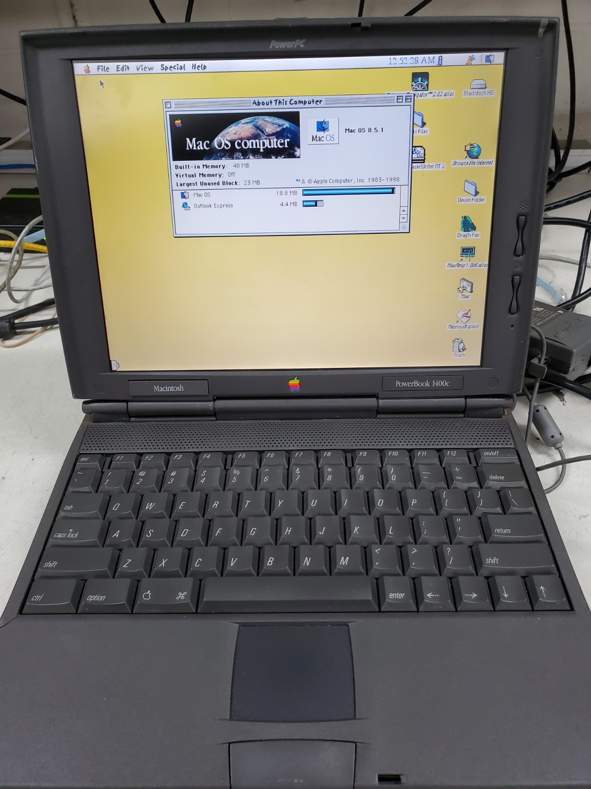 Vintage Apple Macintosh PowerBook 1400c *Displays/READ* | LP336