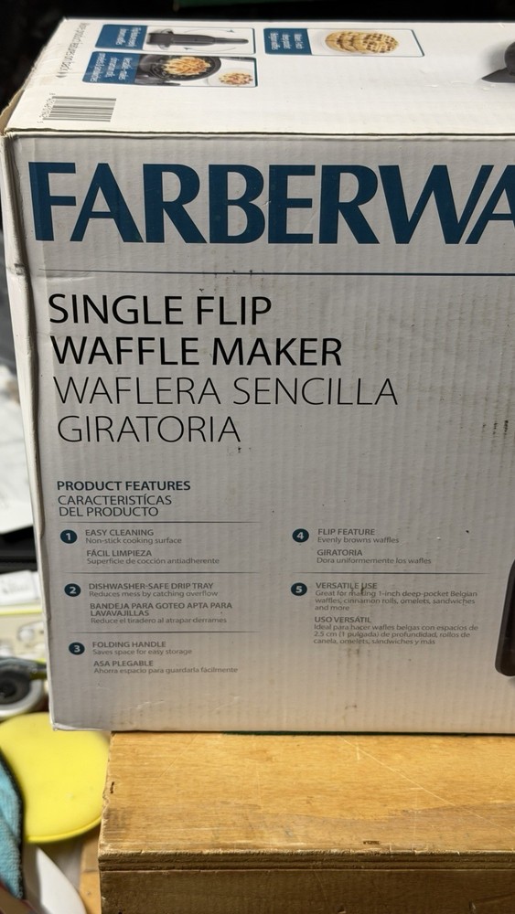 Farberware WM4100R Red Single Flip Belgian Waffle Maker Non-Stick