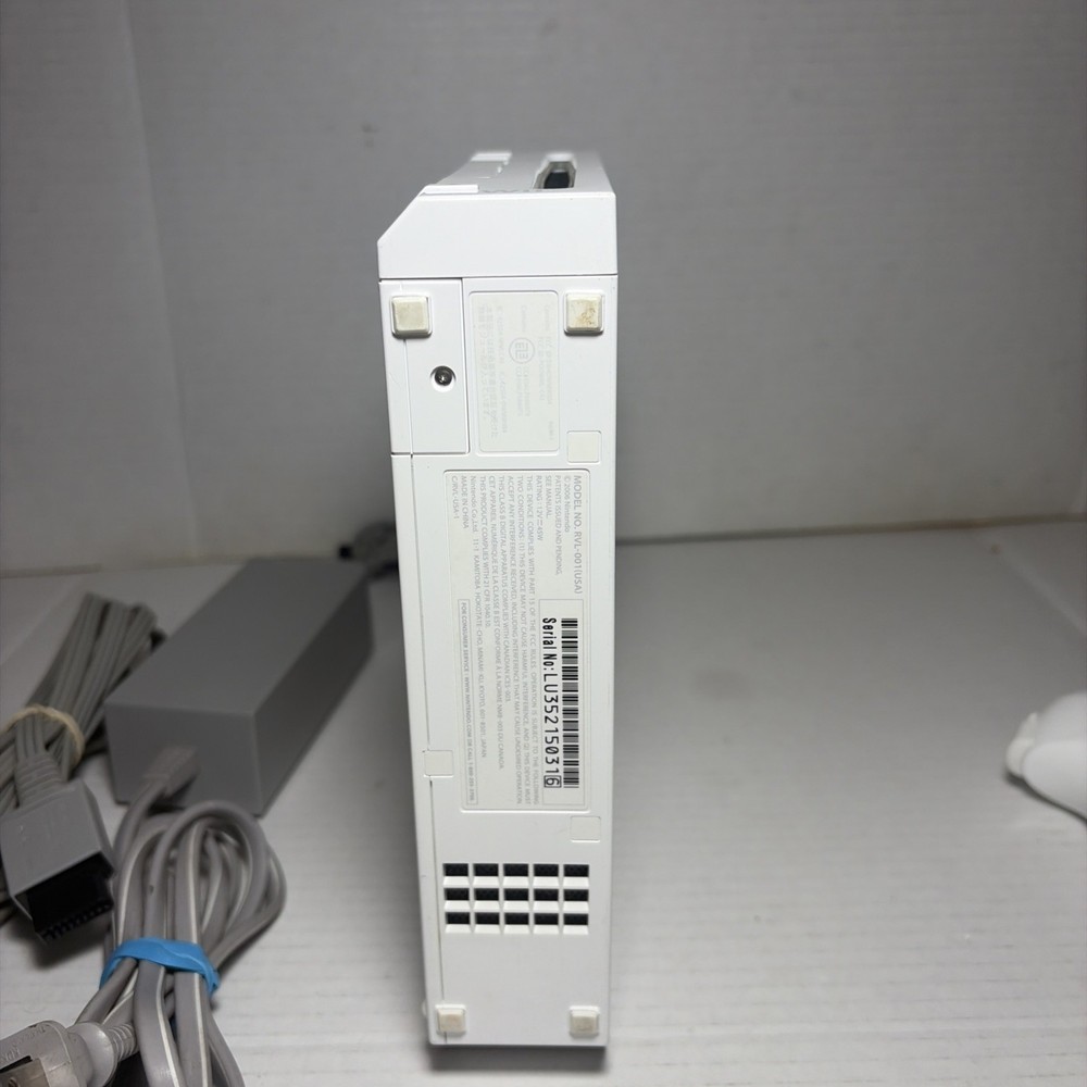 Nintendo Wii Video Game Console Working With Cables, 1 Controller. Read