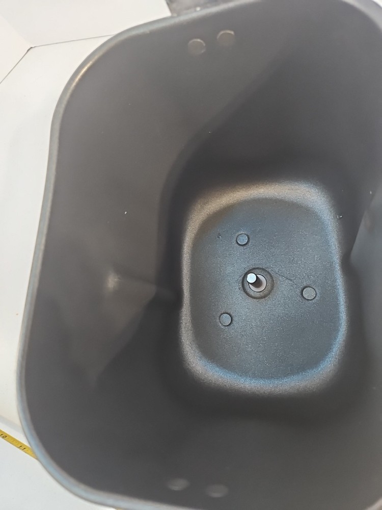 Sunbeam Model 5891 Bread Maker Machine Pan NO PADDLE Good Condition Replacement