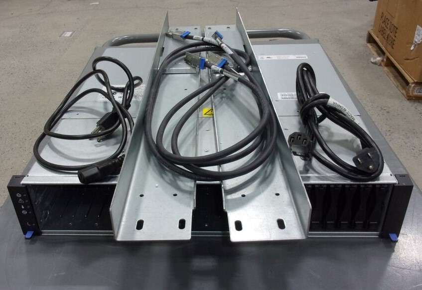 NetApp 0833 P41194-04-B 24-Bay SAS Storage Array 2*Controllers SEE NOTES