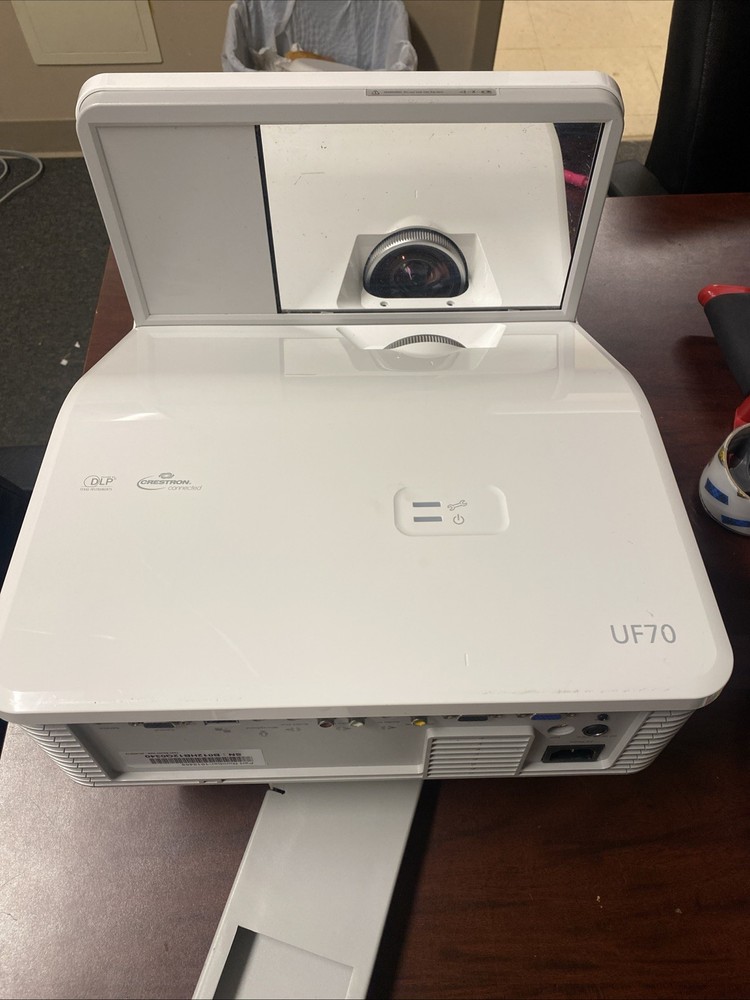 Smart U470 DLP Projector With Wall Bracket