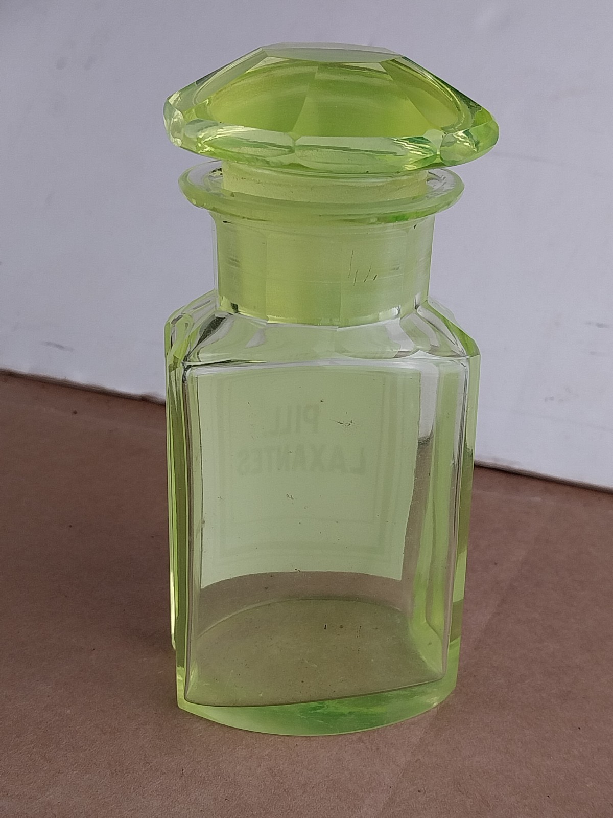 Antique Rare Uranium Glass Apothecary Chemist Pharmacy Medicine Bottle Vaseline