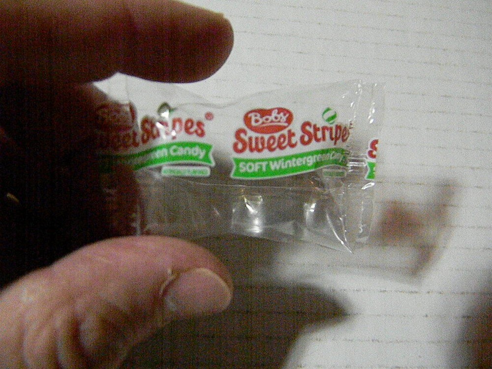 1 BOB'S SWEET STRIPES SOFT WINTERGREEN CANDY SEALED WRAPPER ERROR! NO CANDY!