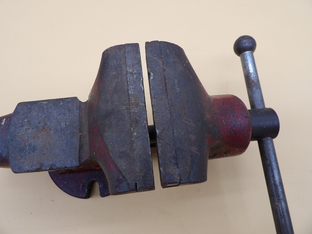 Vintage #24 Solid Base Anvil 3-1/2 Jaws Vise