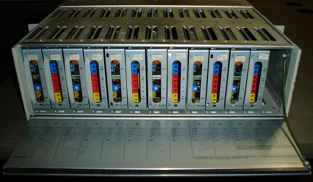 Motorola StarPlex MultiPlex System Cabinet Shelf Modem Circuit Board Module