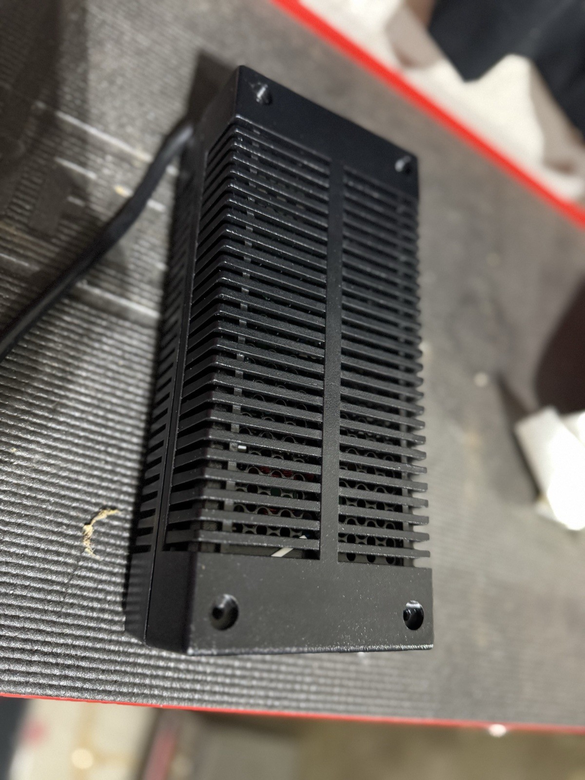 Motorola HPN4007C AE210-3101 14.1V 8-15 Amps Mobile Base Radio Power Supply