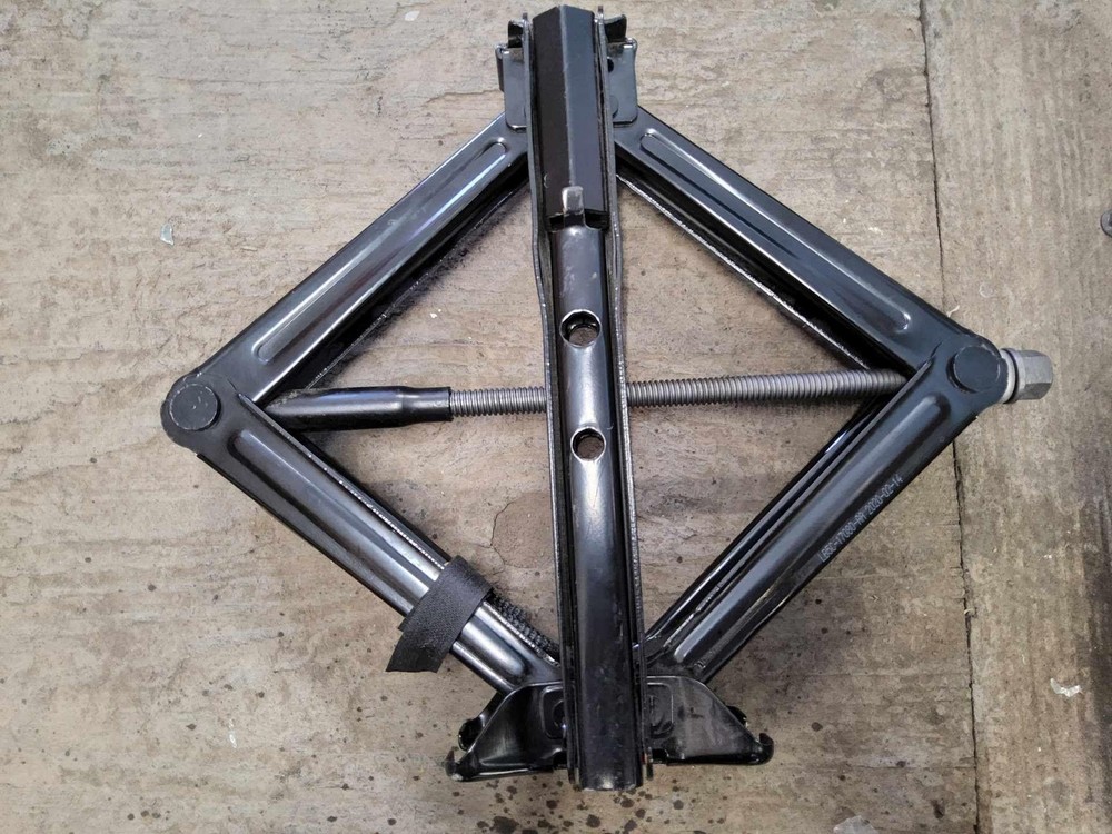 LB5C-17A078-AA JACK AND TOOL FORD EXPLORER 20-24