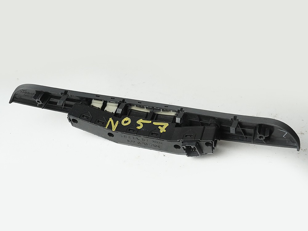 2004 - 2008 Chrsyler Pacifica Audio Information Control Switch Bezel OEM