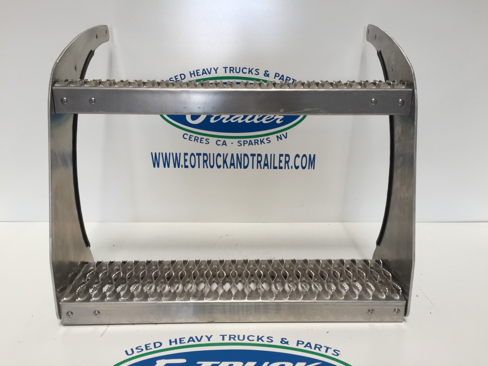 Peterbilt 26" Fuel Tank Steps - Complete Kit, Fits All Models