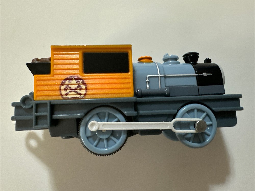 MATTEL THOMAS THE TRAIN ENGINE 2009 BASH No T4195, MOTORIZED,