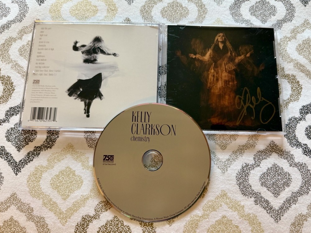 Kelly Clarkson Chemistry Signed Insert  Card CD
