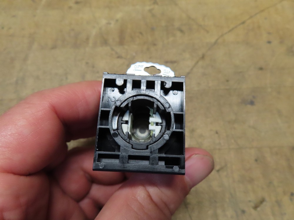 BACO L21NA00 3 position keyed selector switch (@D33)