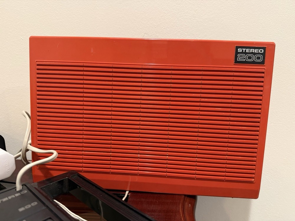 Philips 22 AF 200 Portable Turntable - Working