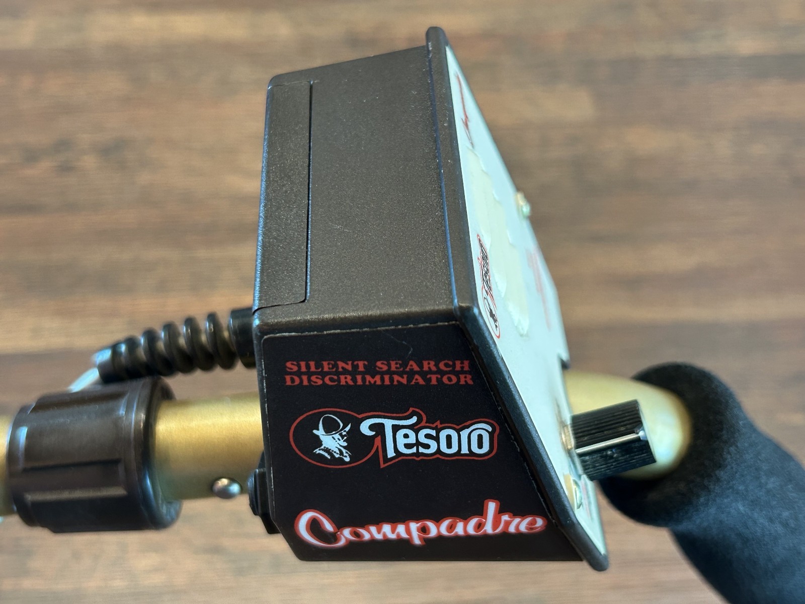 Tesoro COMPADRE Metal Detector with 5.75 Inch Coil, New Battery, Manual - Nice!