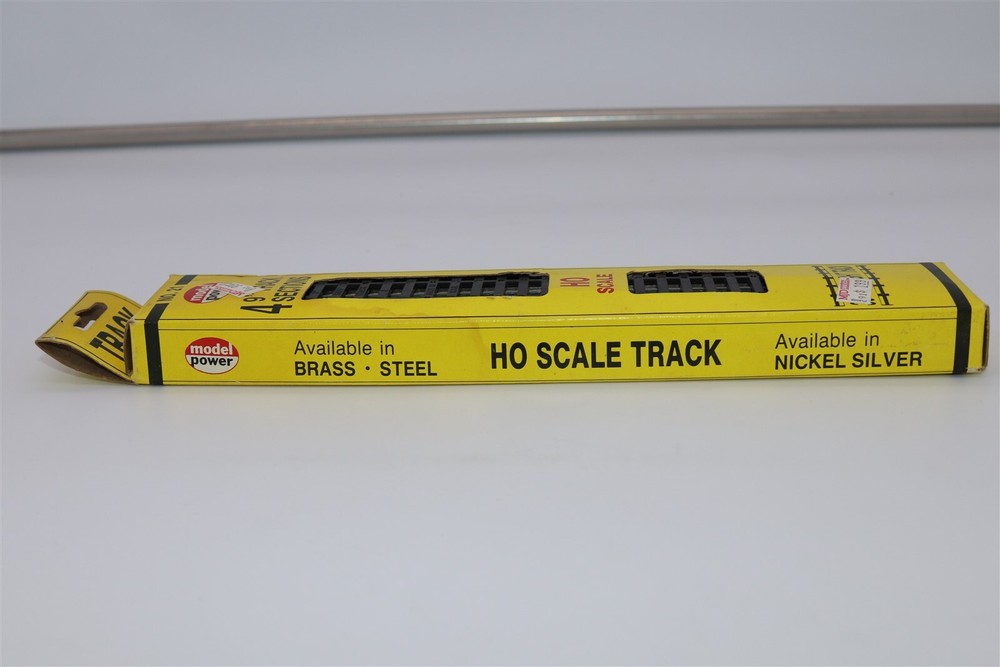 Model Train NO.21 - MODEL POWER (4) 9" TRACK SECTIONS - NIP -