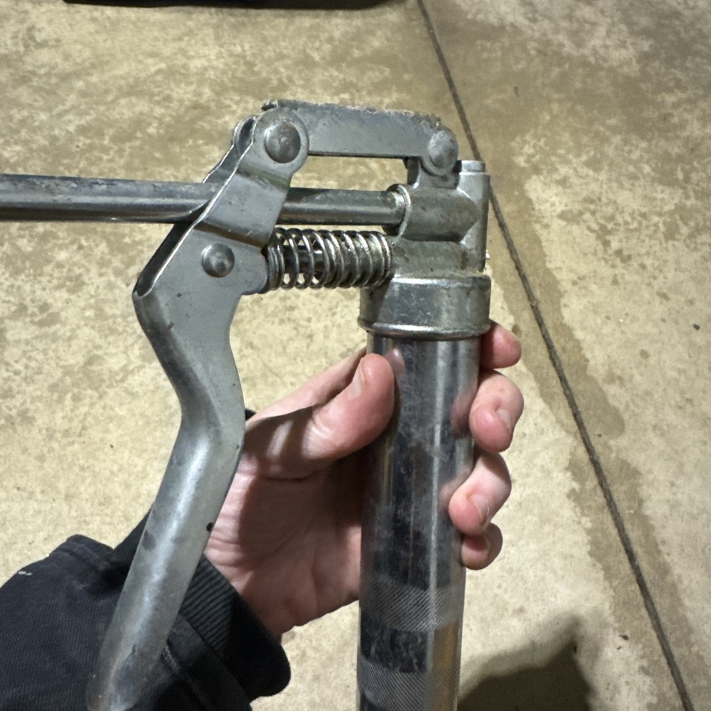 GREASE GUN WORKING With Grease