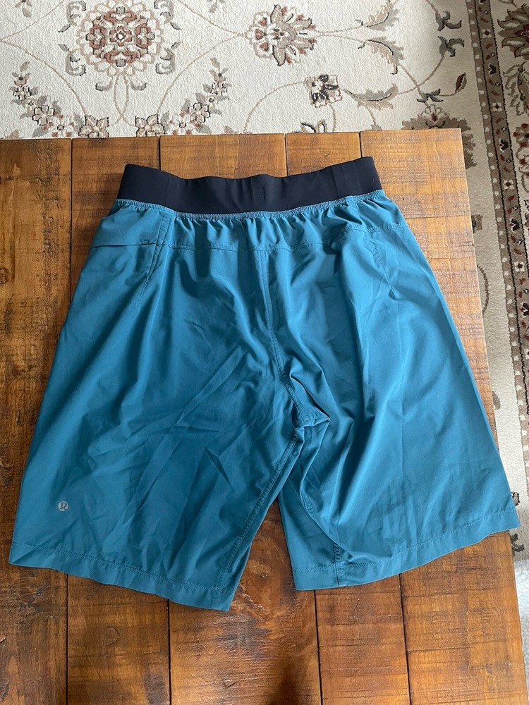 Men’s Lululemon Activewear Shorts Size Medium Blue ￼￼