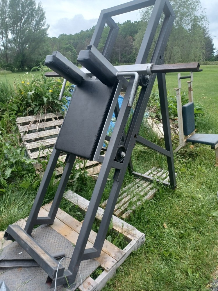 Heavy duty calf machine. Plate loaded