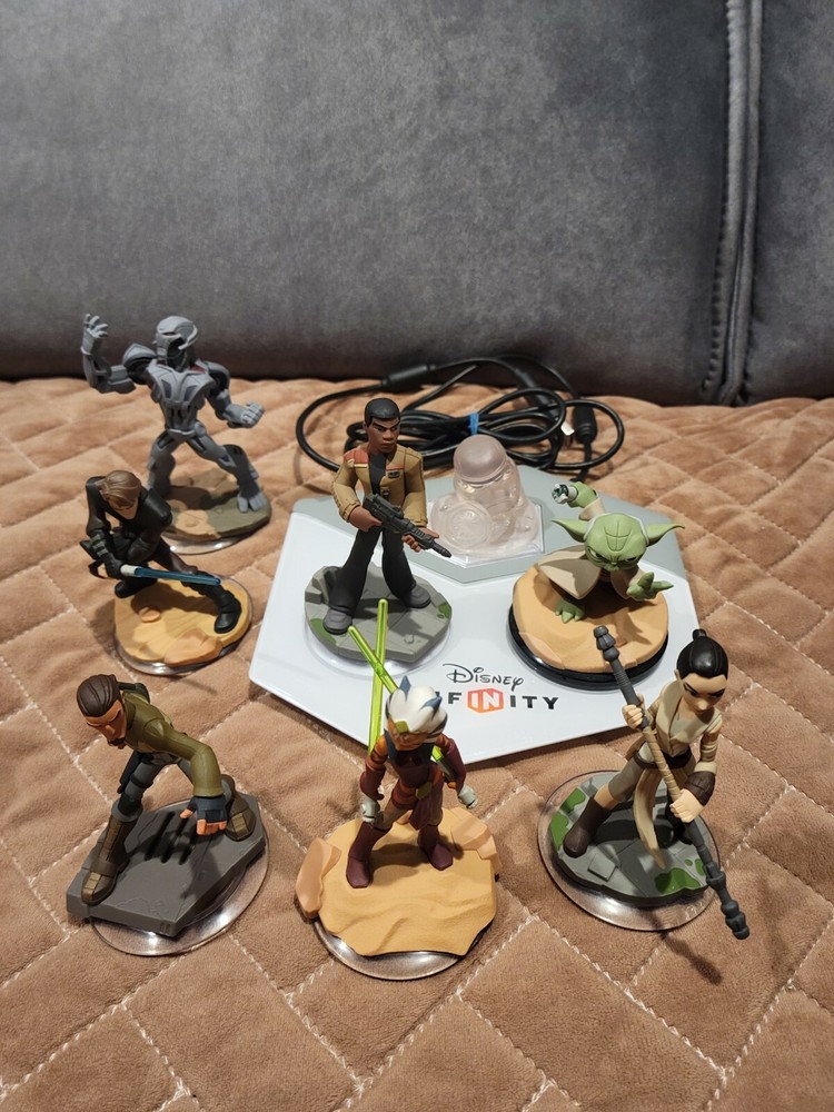 Disney infinity characters 3.0 and portal Base