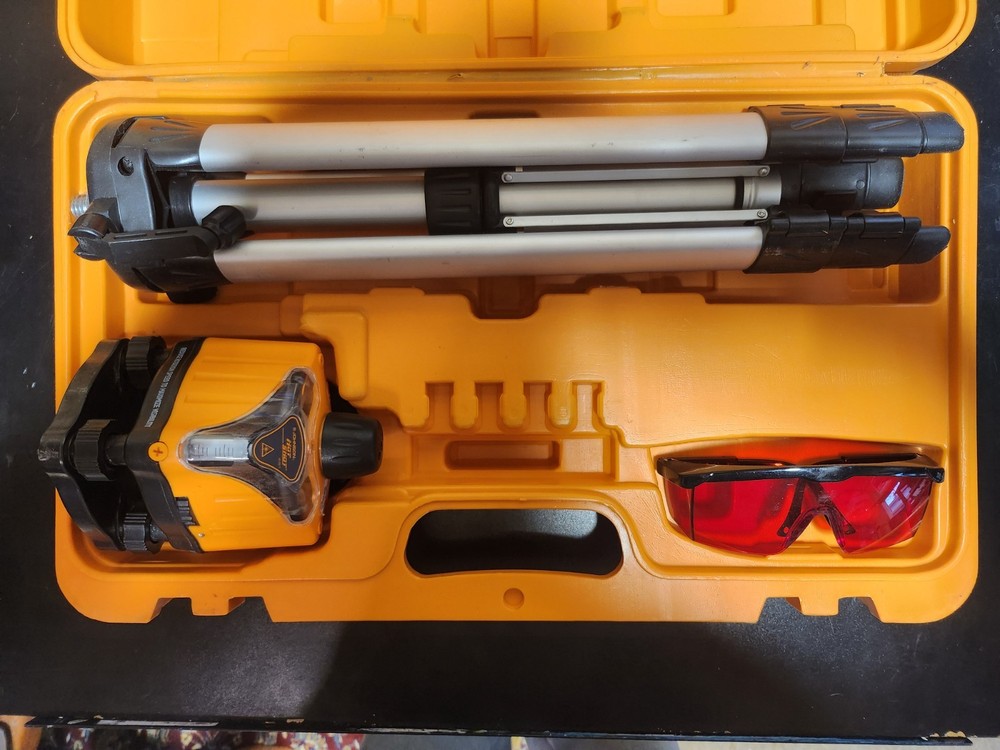 JOHNSON Hot Shot Level and Tool - Rotary Laser Level Kit 40-0917