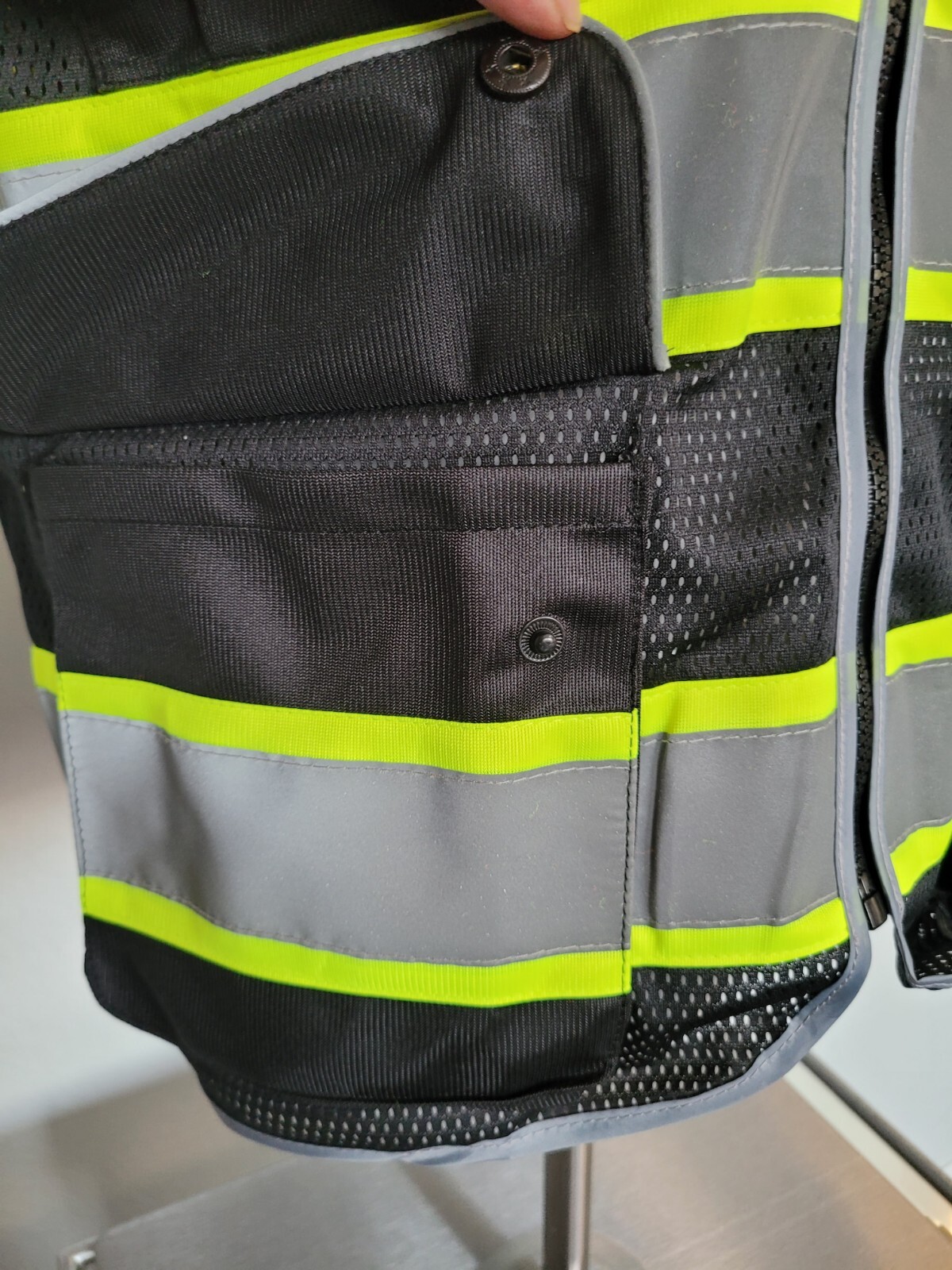 FX Class2 Hi-Vis Reflective Safety Vests with 6 Pockets and Zipper Front Black.