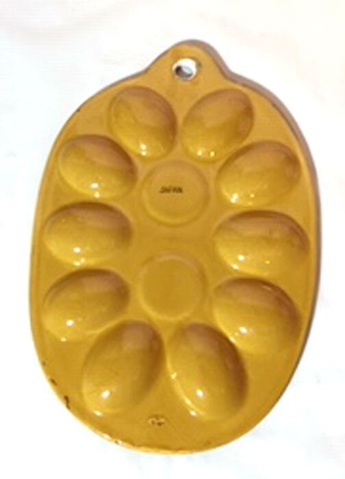 VINTAGE OVAL CERAMIC GOLD DEVILED EGG DISH JAPAN HOLDS 10 EGGS