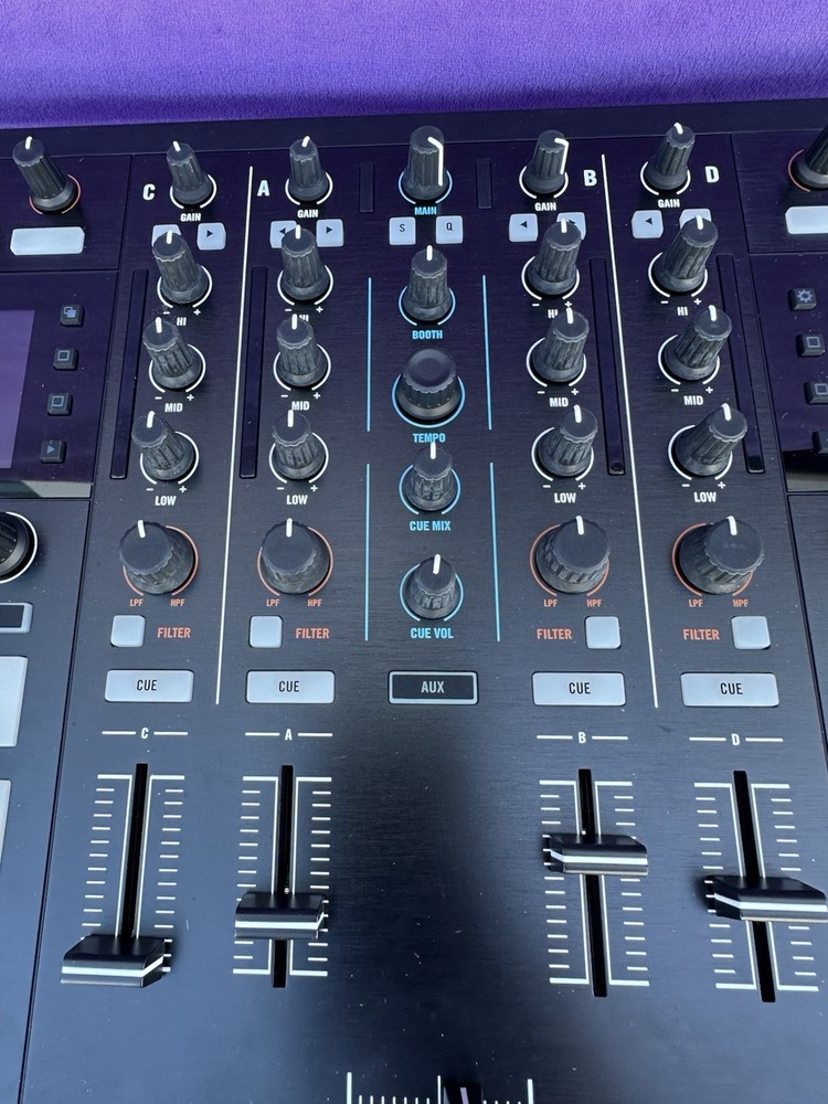 Native Instruments Traktor Kontrol S5 DJ Controller