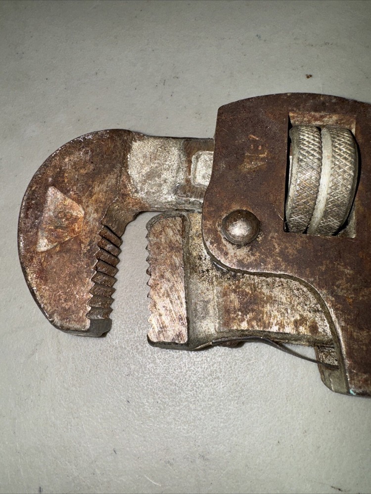 Vintage RED DIAMOND TOOL Adjustable Pipe Wrench 18"