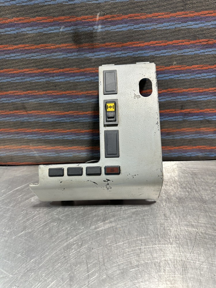 Freightliner FL70 SWITCH PANEL Dash Panel - Used | P/N 6806893453