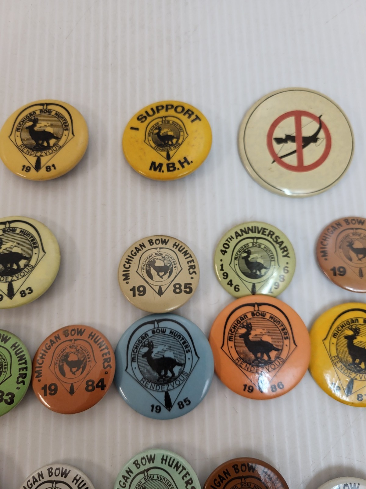 Group Of 25 Michigan Bow Hunters Buttons 80s And 90s
