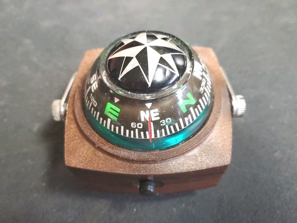 Vintage Universal Compass