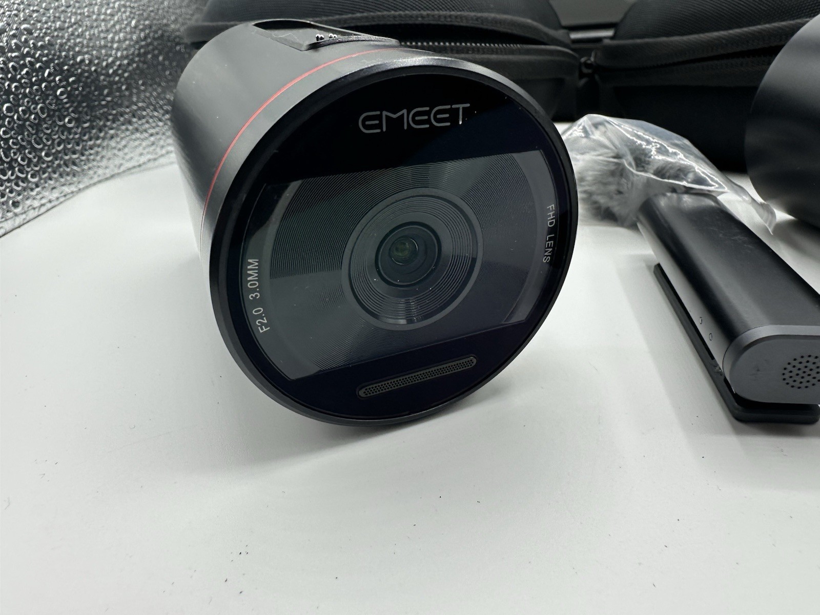 Emeet Streamcam One Set Three Cameras Mics SD Cards Tripod Cases