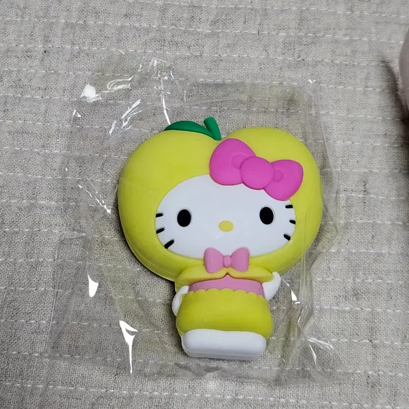 Sanrio Hello Kitty Fruit Magnet Lemon Green