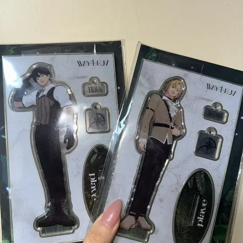 PlayV Yejun & Noah Acrylic Stand Set, Pre-Owned