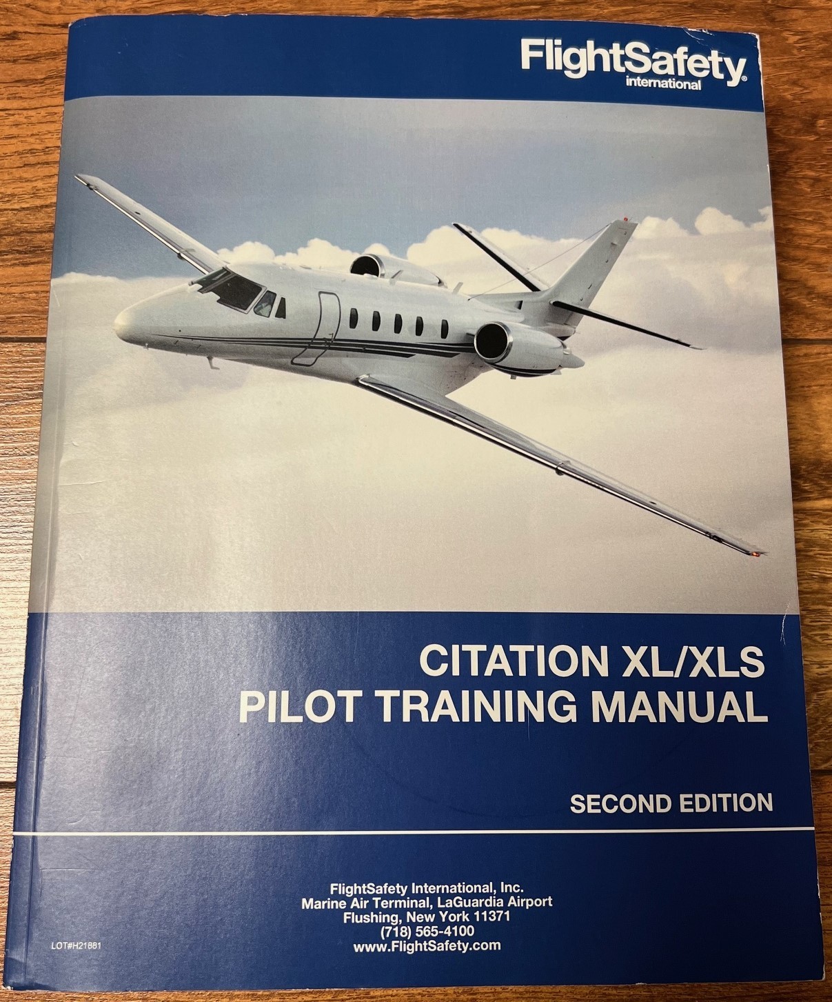 Cessna Citation XL/XLS Pilot Training Manual - approx. 600 pages