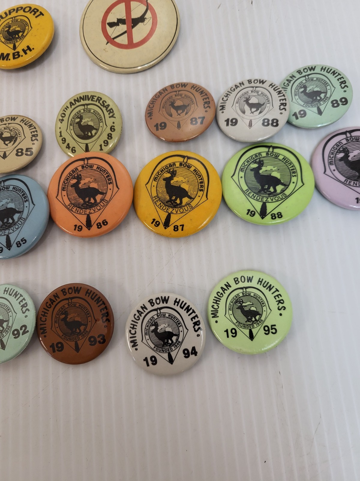 Group Of 25 Michigan Bow Hunters Buttons 80s And 90s