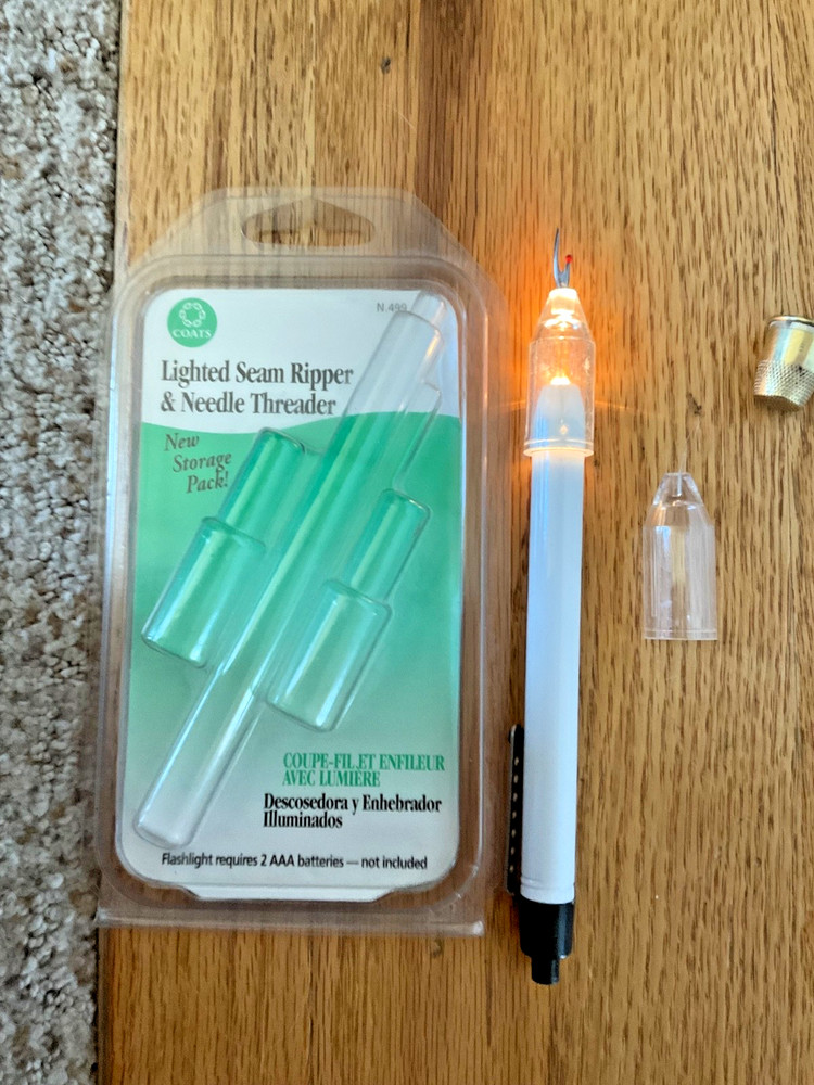 Coats &Clark Lighted Seam Ripper/Needle Threader